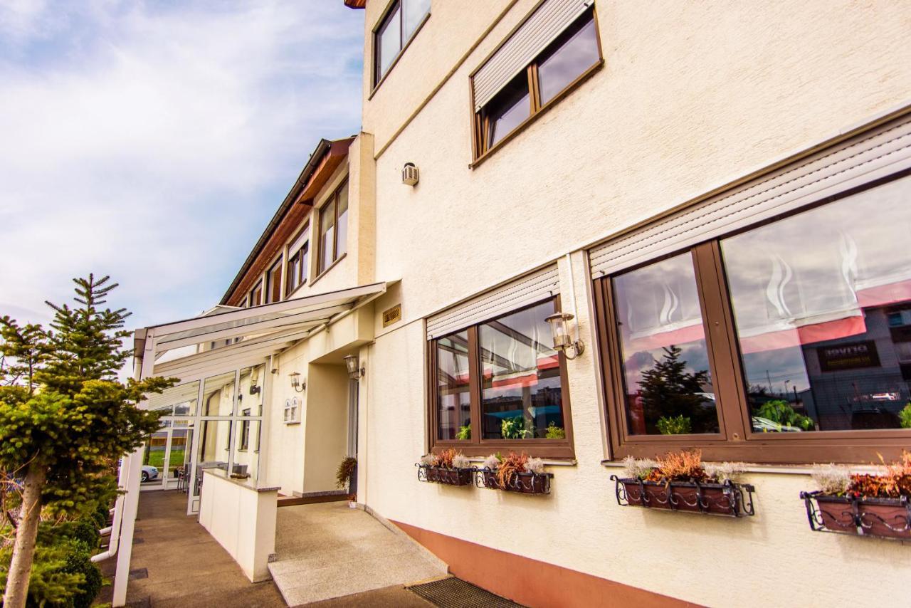 Hotel Bohn Metzingen  Exterior foto
